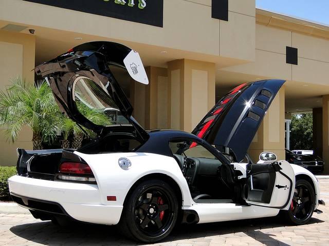 Used 2009 Dodge Viper SRT 10 for sale Sold at Naples Motorsports Inc - Morgan of Naples in Naples FL 34104 4